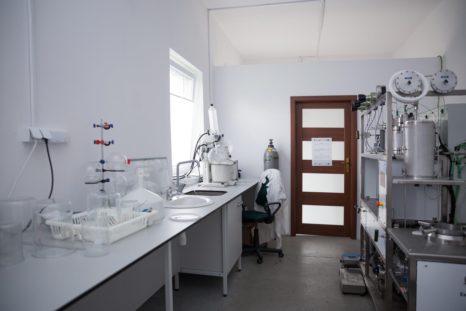 EH-laboratorium-z-maszyna-1